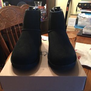 Brand New Ugg classic mini black size 12